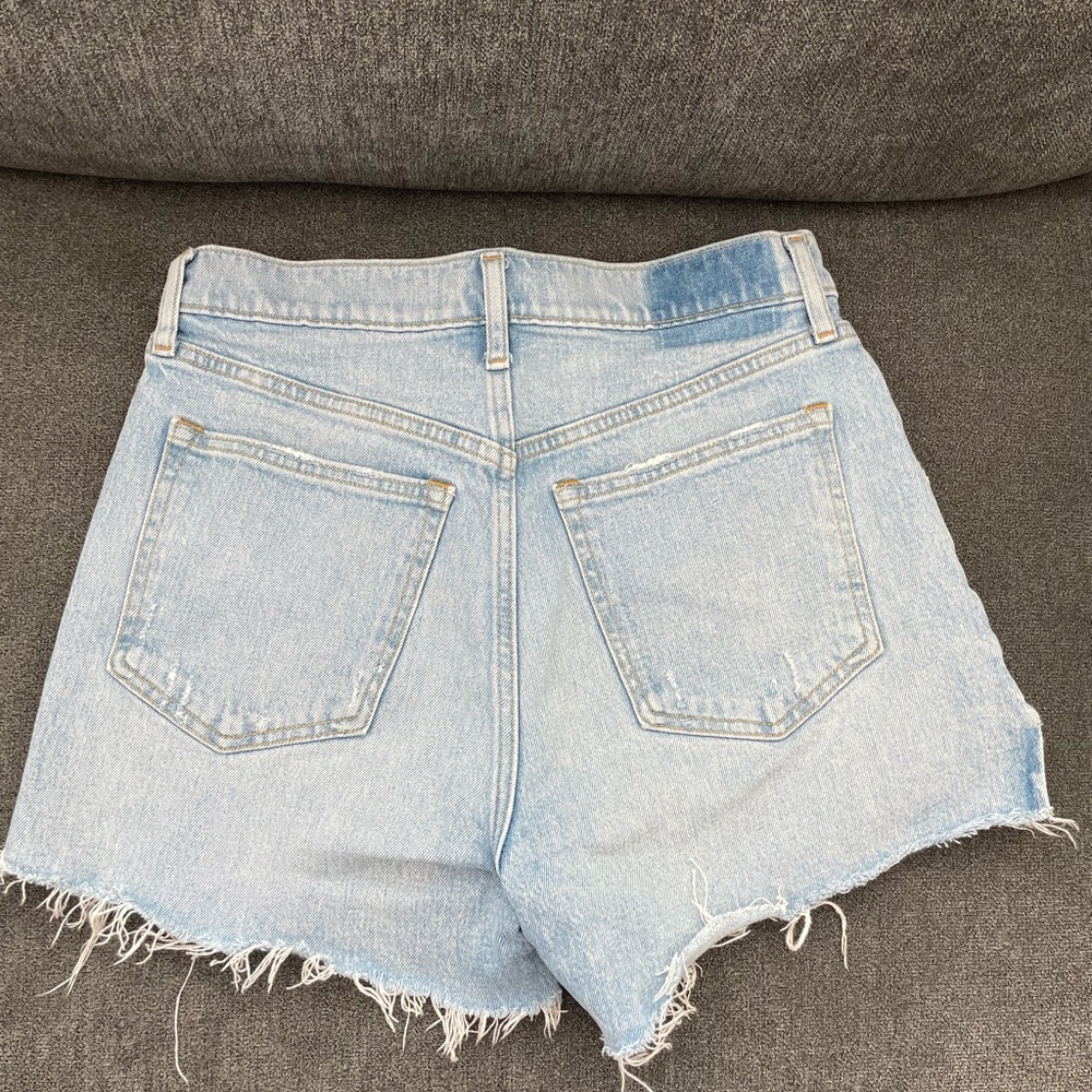 Abercrombie 4’ Mom short high rise